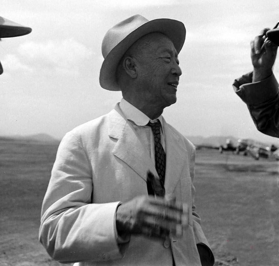 李承晚韩国首任总统,被称为是韩国"国父",最后却流亡美国?