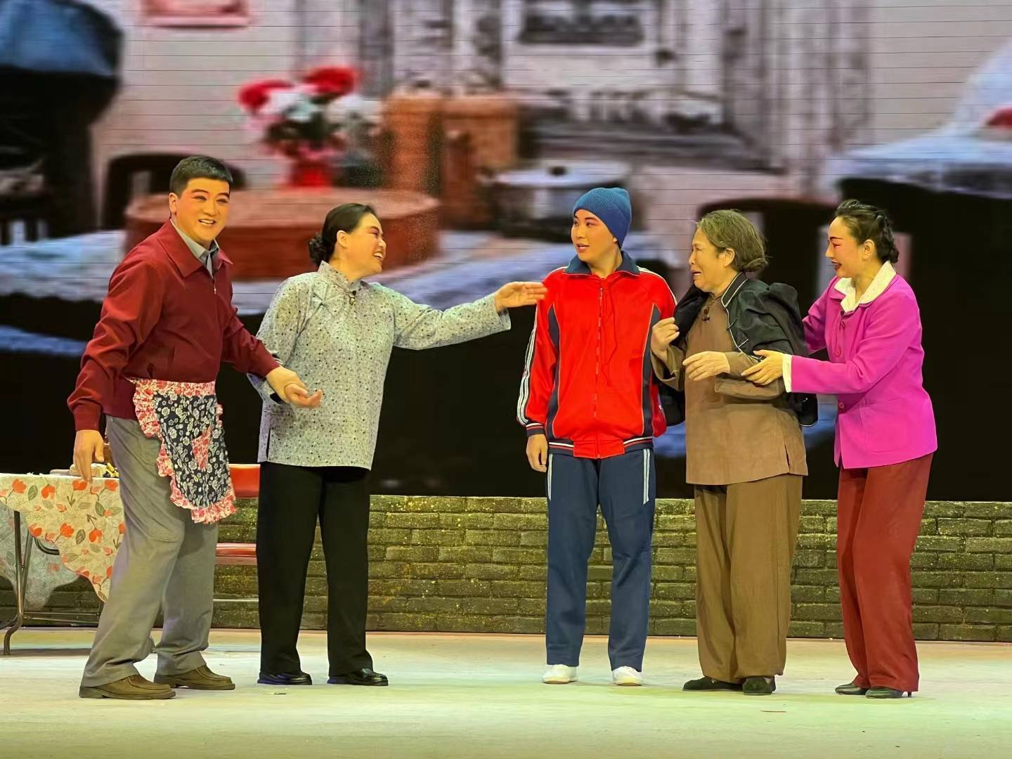 "二人台"戏曲演员:高加妮 演员要成长在舞台上_表演_呼和浩_内蒙古