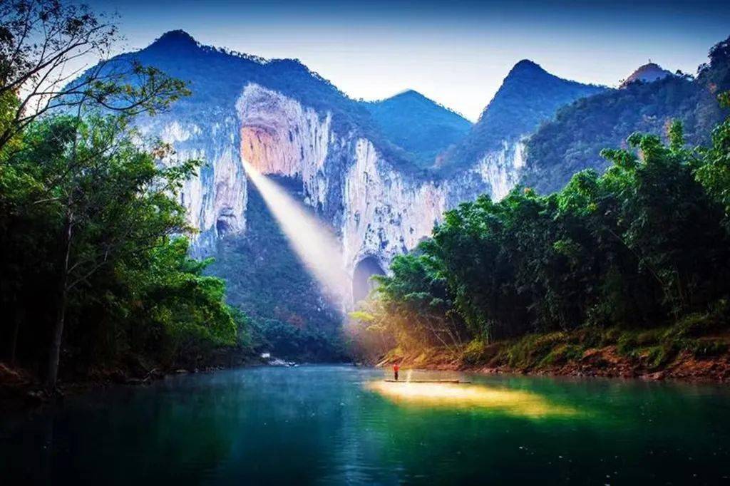 格凸河天神光已出现,请查收这份打卡攻略!_防控_小伙伴_燕阁