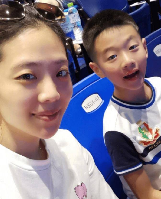 杨阳洋才是"打脸式"长大,曾经因单眼皮被骂惨,如今长大成小鲜肉_时候