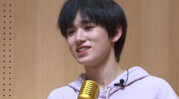 出乎意料的是,大家以为长相比较女性的孙亚轩应该有着