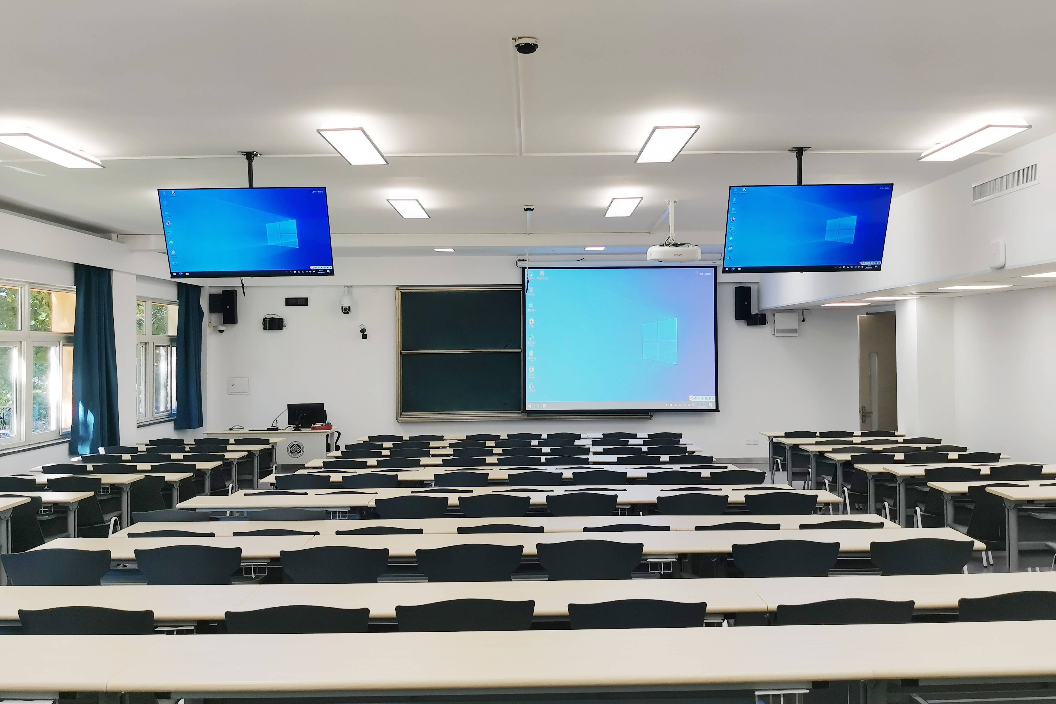 河南大学采用taiden三位一体教学扩声系统49套,各教室配备了数字红外