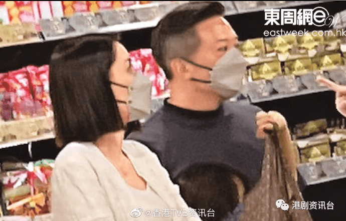 52岁最美小昭近况曝光!离婚后淡出多年与猛男甜蜜逛超市_江希文_生活_胡汉
