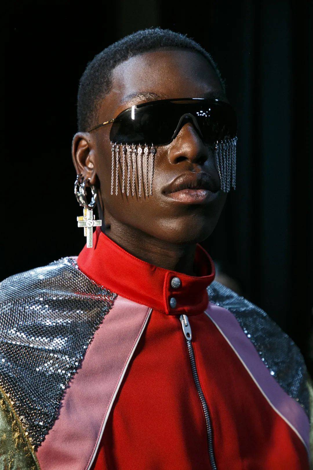 以「双生」之名,玩一场镜像的幻觉游戏_gucci_michele_双胞胎