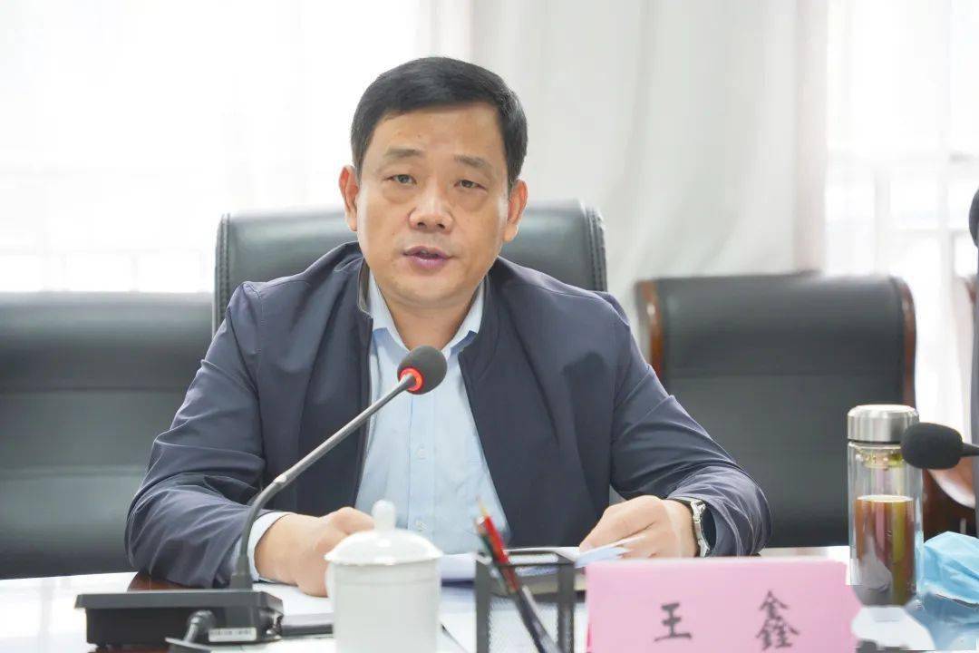 市政府副秘书长刘朝文主持会议