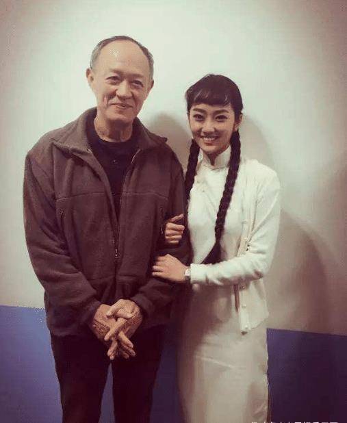 专业"养猪户",转战娱乐圈和众多一线明星合作,57岁娶22岁妻子_金士杰