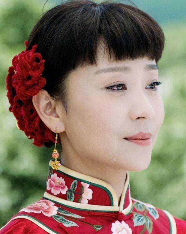 "穆桂英"扮演者苗圃,嫁富豪后生龙凤胎,丈夫送私人飞机给她_陈义红