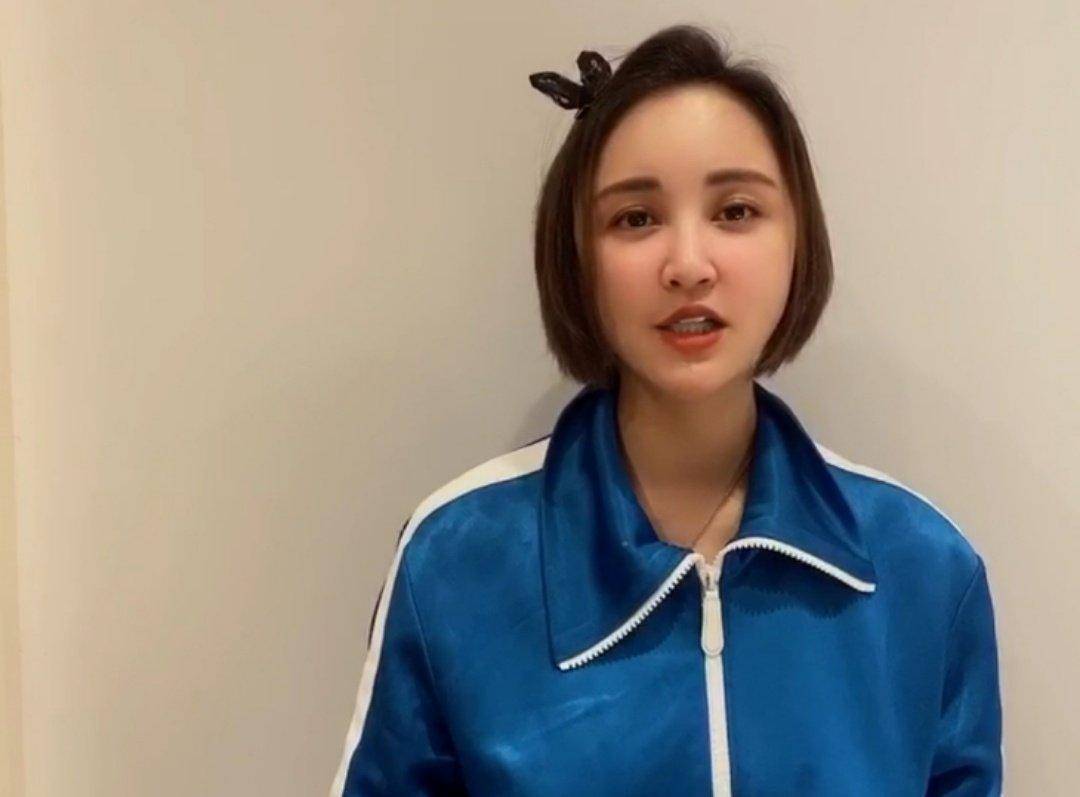 张歆艺晒娃表情暴露现状,一家三口都白白胖胖的就是幸福的样子_社会