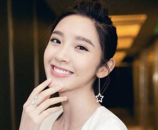 看过这8位"月牙眼"的女星,我总算见识到,什么叫"眉目含情"_笑容_眼睛