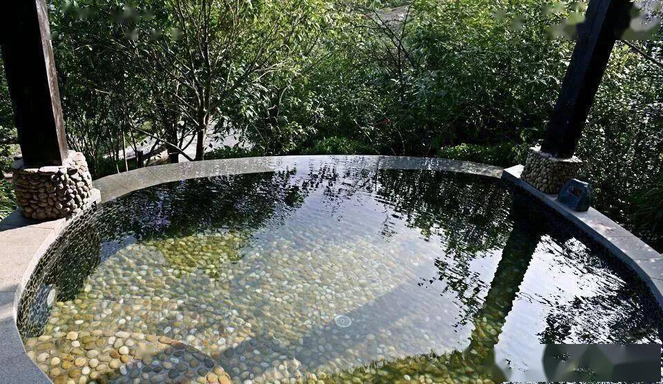 超值纯玩！泡贺州西溪森林温泉啦！山顶无边际泡泉.无限次露天温泉.更有100米无边际泳池！_地热_大山_乡村