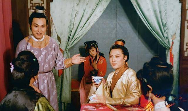 秦可卿当真不爱贾珍?既然有了丈夫贾蓉,为何她还会和贾珍有私情