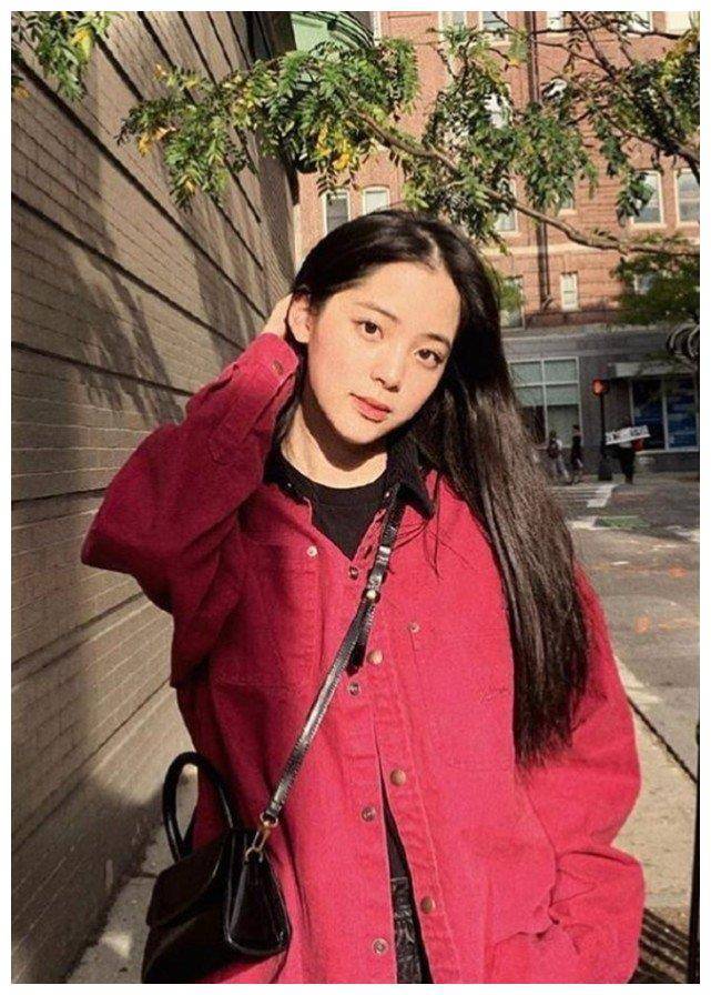 为了这胶带鞋,欧阳娜娜不惜放弃匡威,搜到价格才觉得她太聪明!