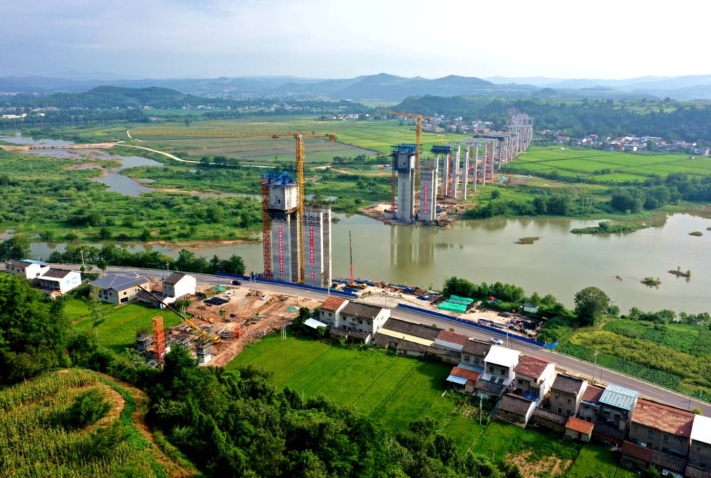 记者探班:绵苍高速,g5京昆高速绵广扩容项目梓潼段 热火朝天_施工