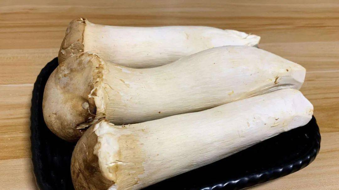 实际生产中的平菇泛指侧耳属中可以大规模栽培的