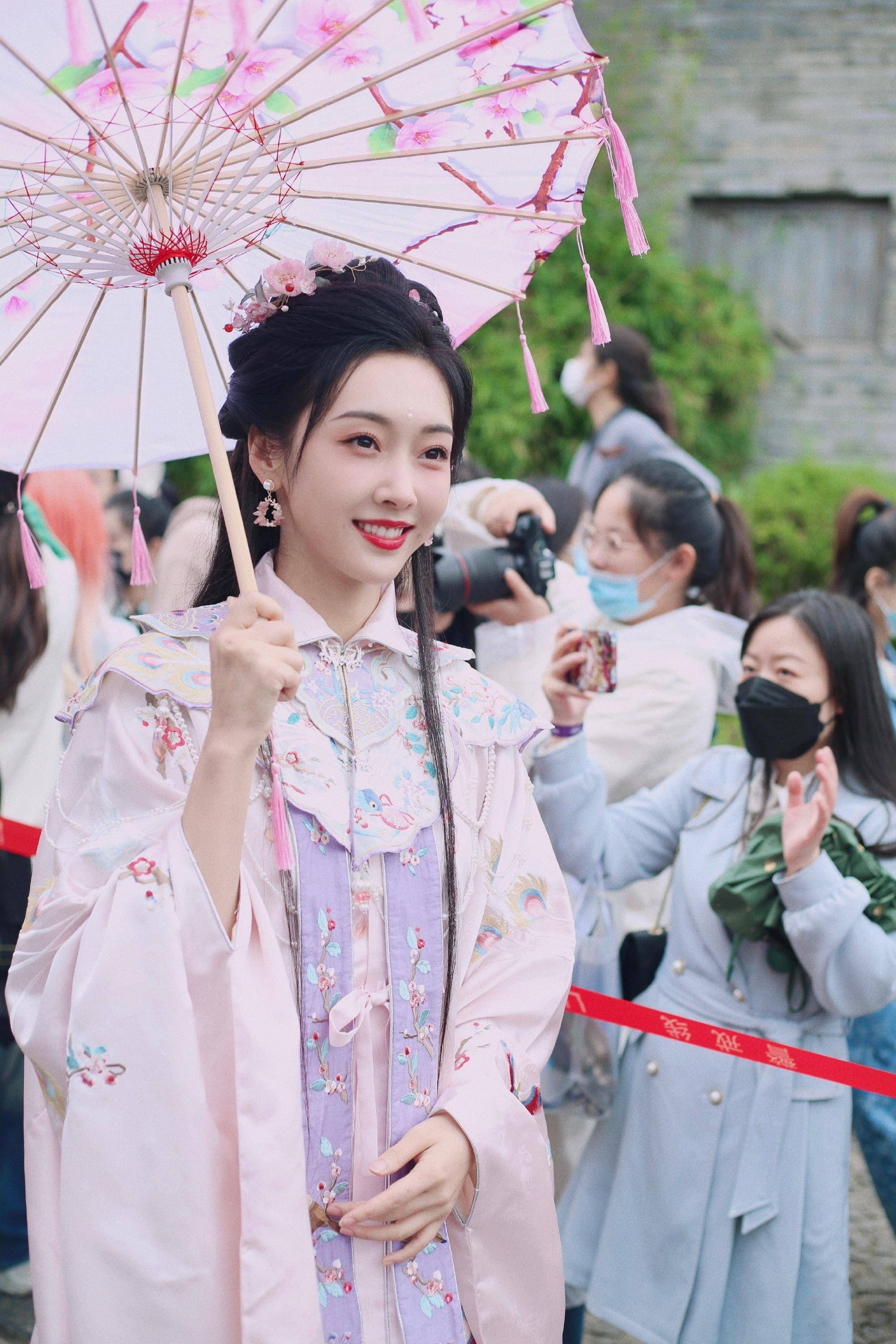 终于理解为什么宣璐总被围观!穿上汉服的她,美得"不讲道理"?