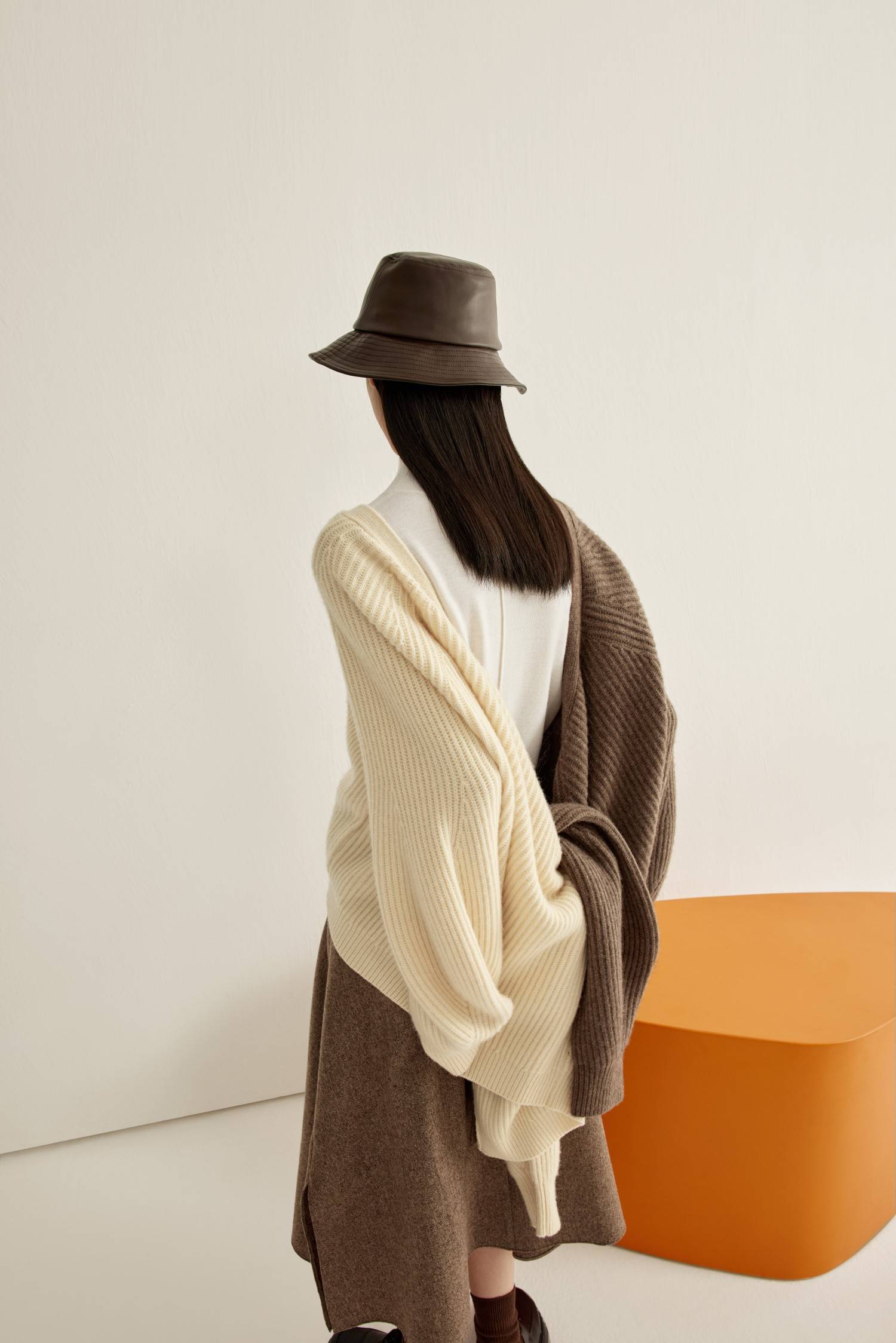 aum噢姆高端女装, 演绎高级时尚感_女性_服装_市场