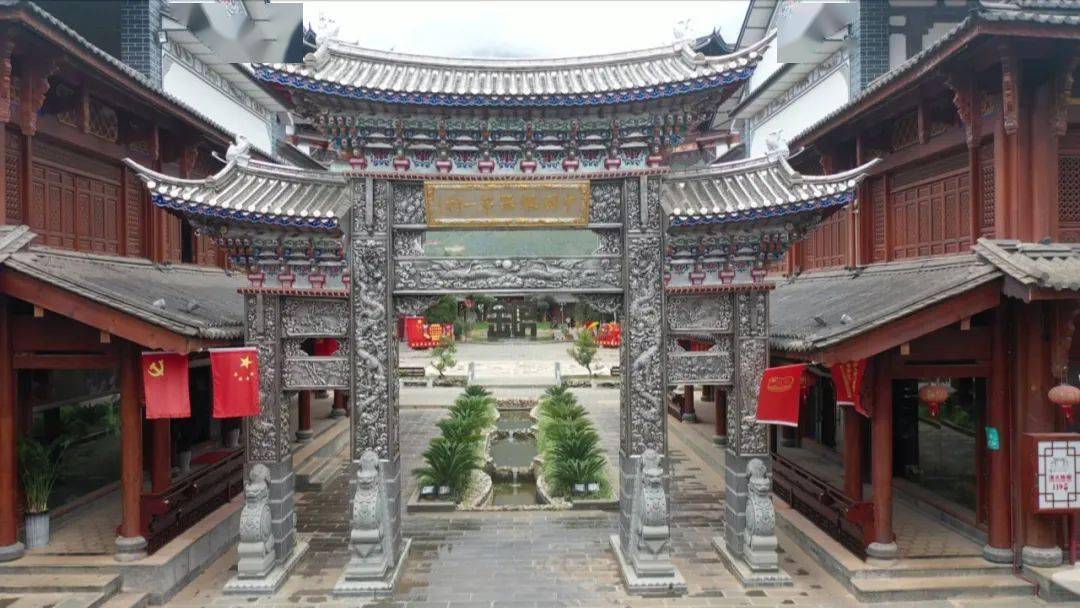 鹤庆新华村有悠久的金,银,铜民族工艺品加工历史,有"寸发标""走夷方""