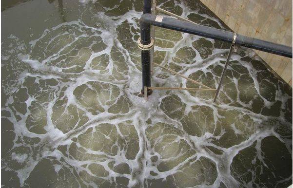 为好氧微生物服务的曝气机有哪些特点?它的工作原理是怎样的?