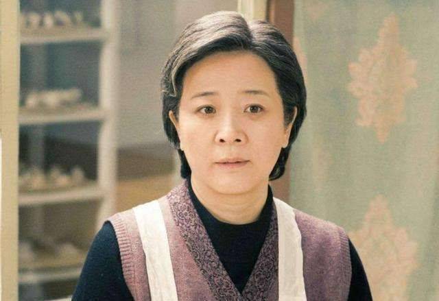国家一级演员陈小艺,跟丈夫分居11年不离婚,52岁又疑晚节不保_小时候