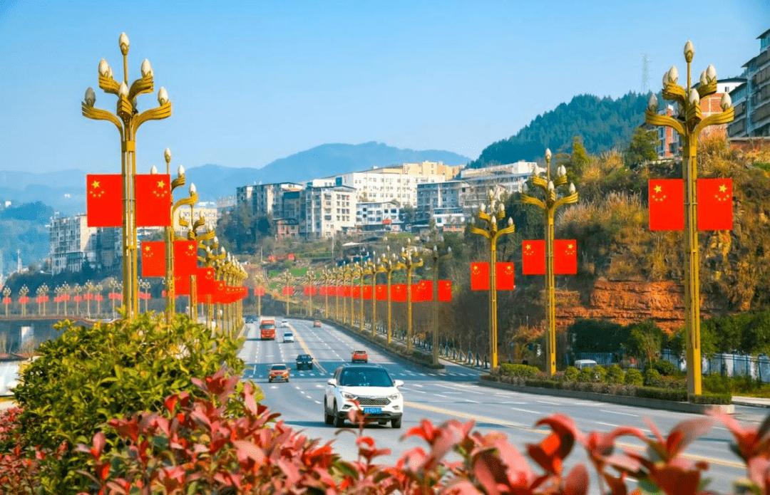 建成通车后,有效地缓解了老城区主干路网的交通压力,推动了通江县城新