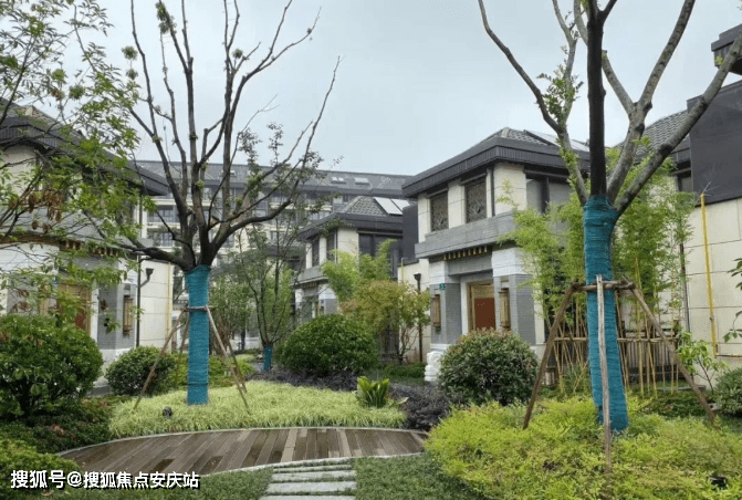 上城院子由信达和泰禾联手打造的新中式院落别墅,项目位于顾村潘泾路