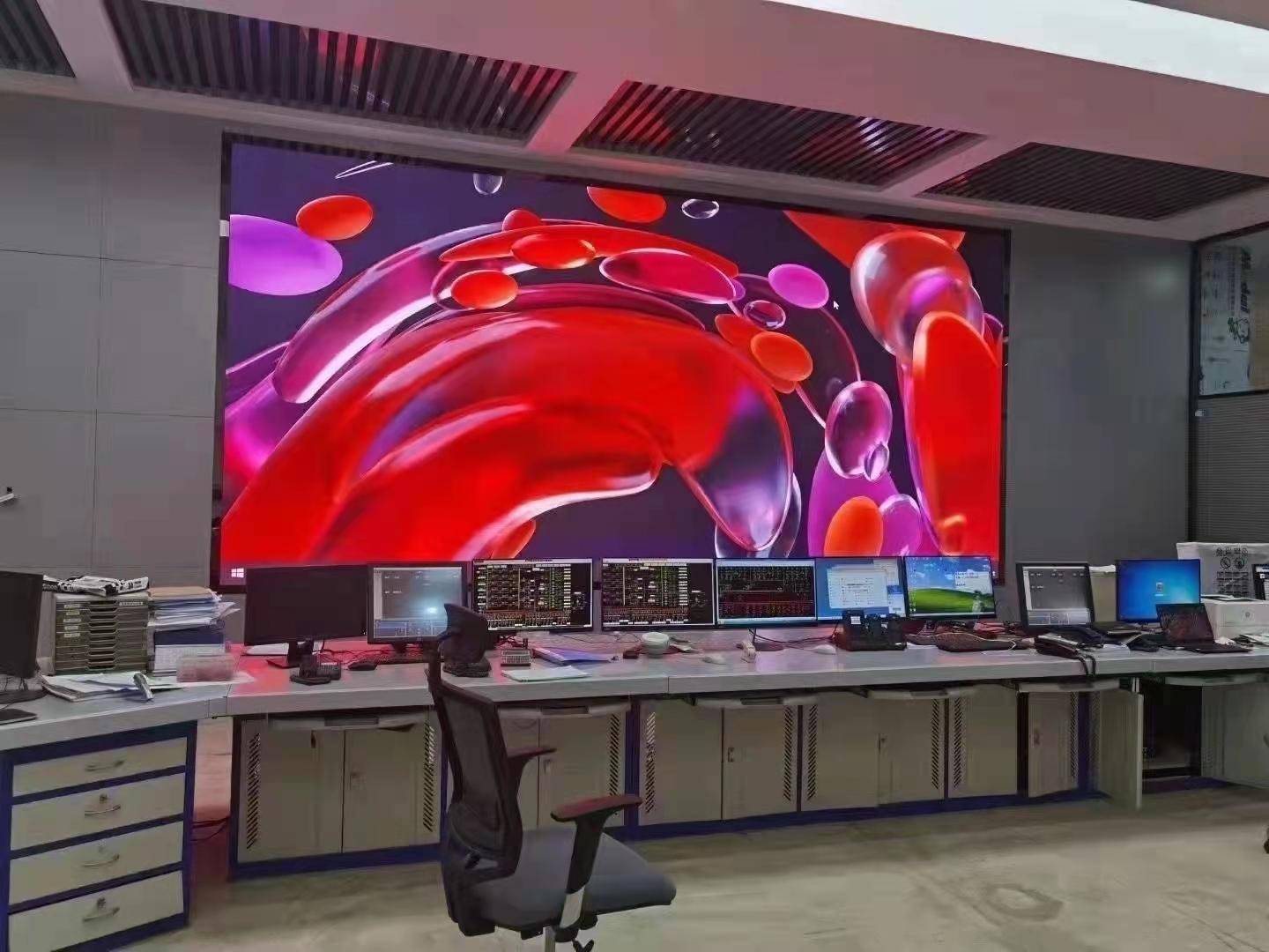 主播直播间后面的大屏是led显示屏吗?一般是做什么型号的?