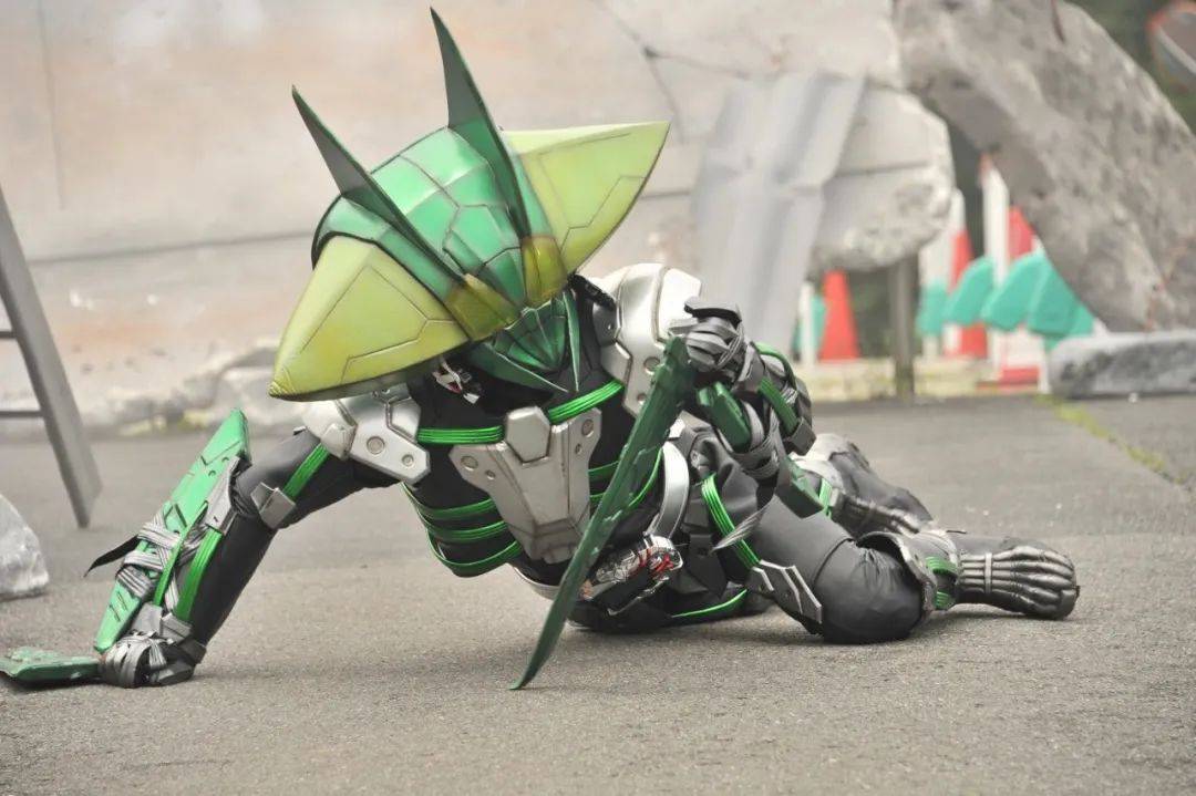 刺鳞蛉魔机偶被称为人机偶的人工智能搭载人型机器人,被魔机偶的有线