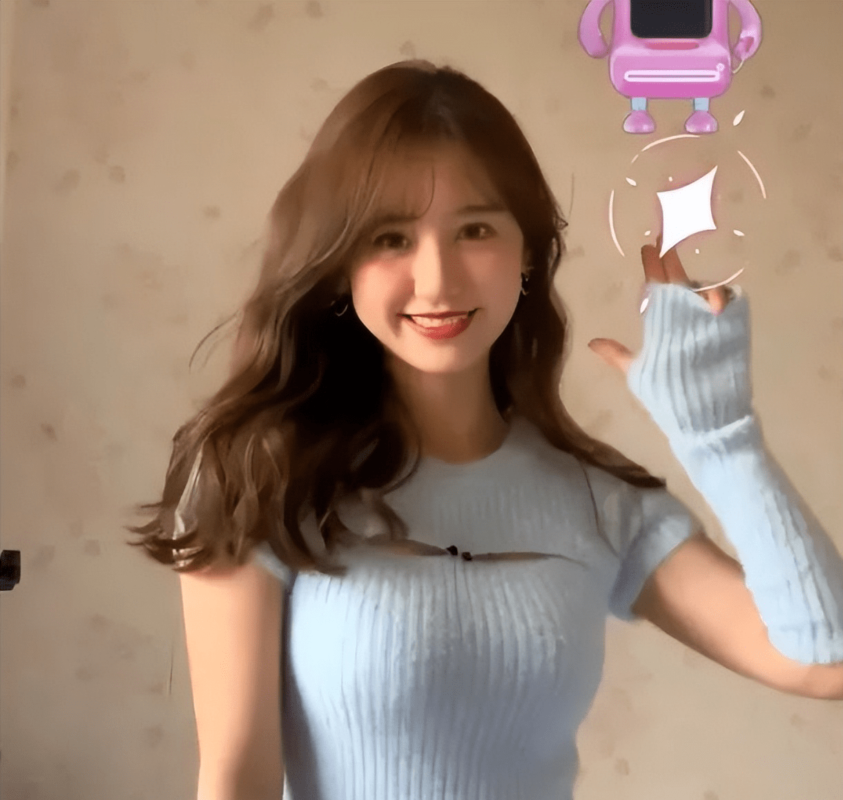 主播"蓝衣战神"生图曝光,虎背熊腰认不出,网友:美颜开太多_脂肪_身材