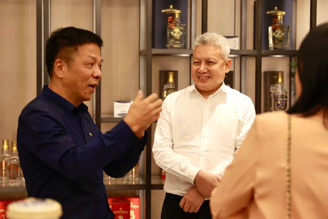 广东酒类行业协会彭洪会长莅临哥弟集团九暹酒总部调研指导