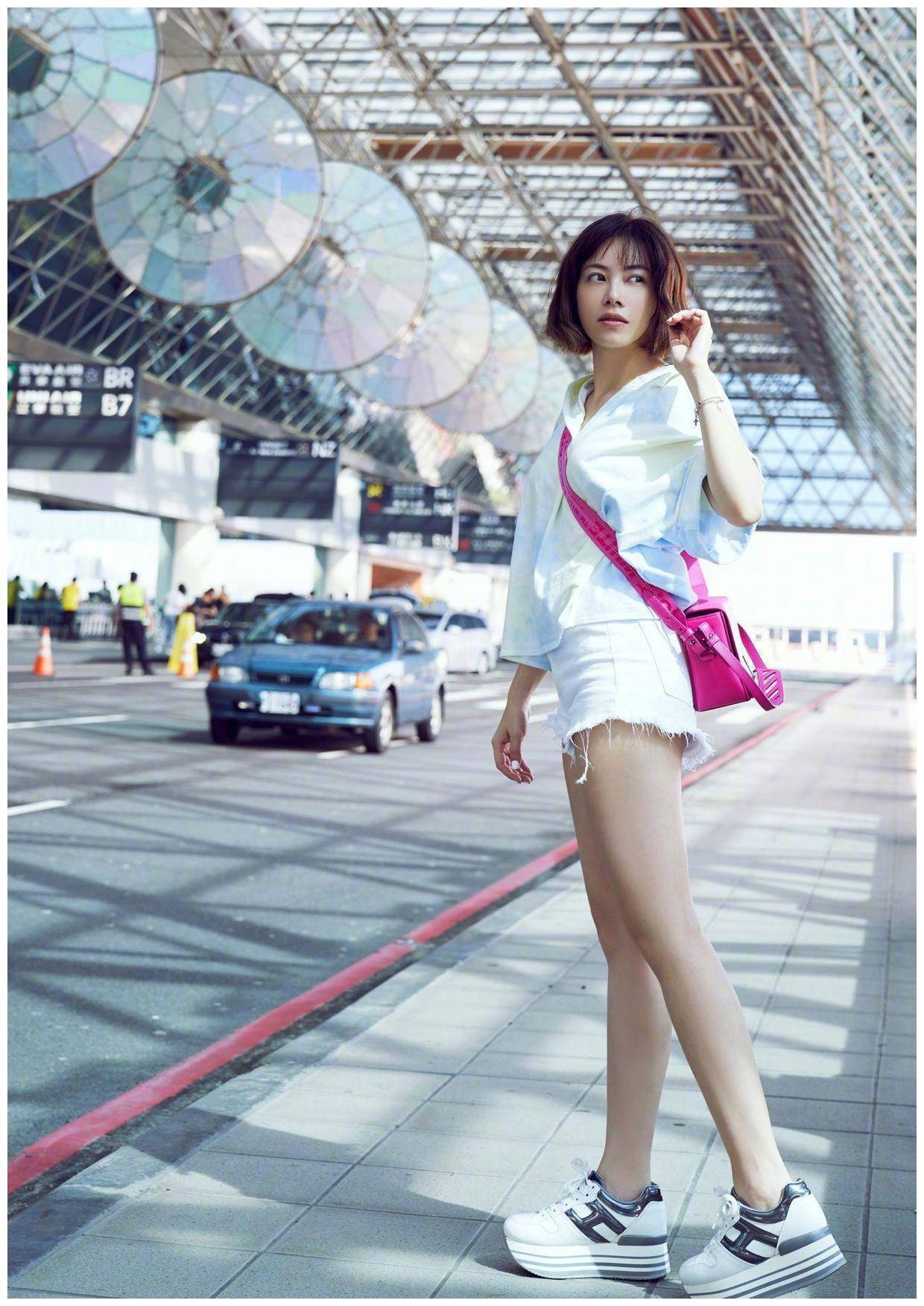 但是徐怀玉在41岁能保持如此完美的身材实在是太罕见了.