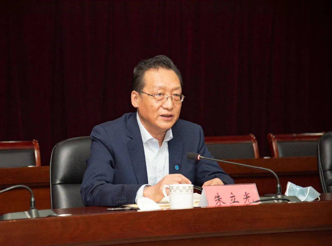 校党委书记朱立光,校长李铁军出席.副校长徐永赞主持.