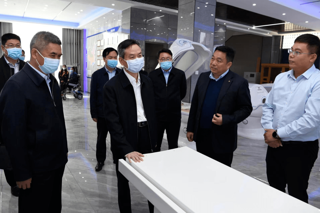 10月12日,市长摆向阳到梁园区开展"企业服务日"活动,了解企业生产经营