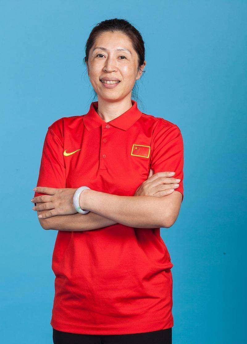 郑薇,1963年9月27日出生于湖北省武汉市,中国女子篮球教练员,是中国