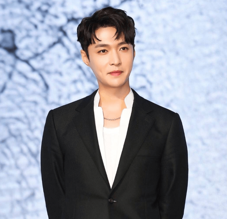 张艺兴机智回答记者问题,却被调侃不知所云_个性_性格_意思