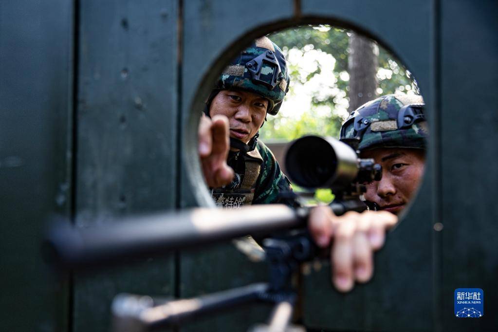 二十大代表风采|李闯:锻造最精锐的反恐特战尖刀_训练场_武警河北总队