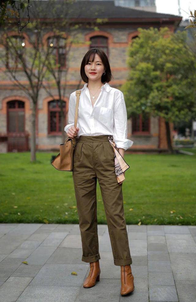 秋天的衬衫这样搭时尚又有气质,加烟管裤落落大方,通勤又日常_裤子