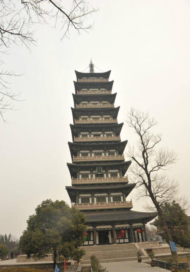 扬州大明寺有“三宝”，两块“石头”一座塔，皆是来历非凡