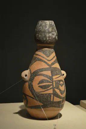 仰韶彩陶坊的两大"法器":小口尖底瓶与鱼纹葫芦瓶