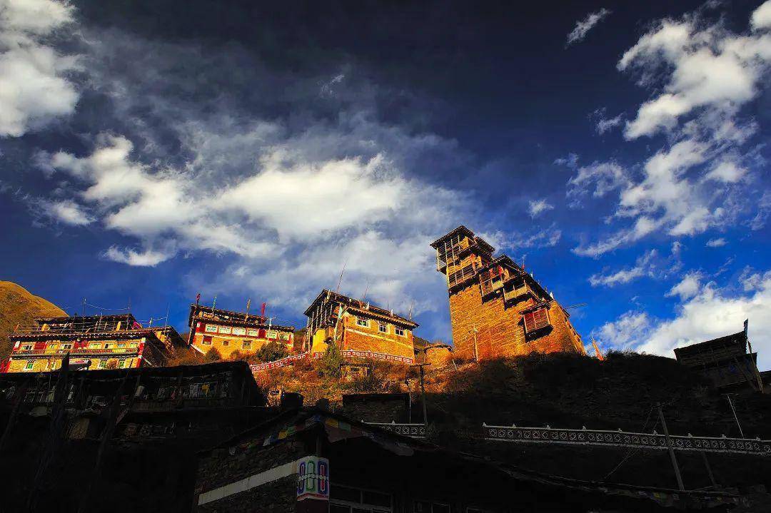金川县乾隆御碑旅游景区,金川县老街红军城旅游景区成功创建为国家3a