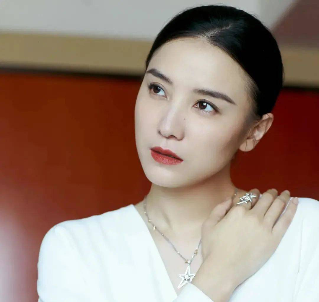 给2022年10位"最美正剧女演员"排个名:闫妮第5,袁泉落榜_胡杏儿_演技