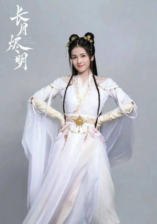 90后小花待播古拆外型，赵露思杨紫成“双胞胎”，鞠婧祎复造粘贴