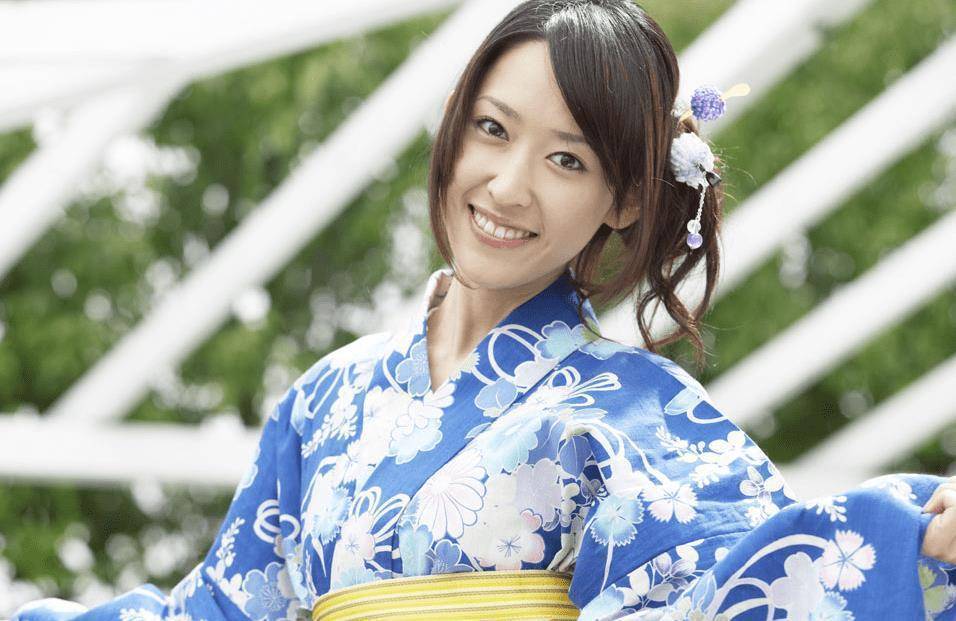 日本女性穿的和服,背后的“枕头”到底是什么东西?有什么用?_腰带_衣服_颜色