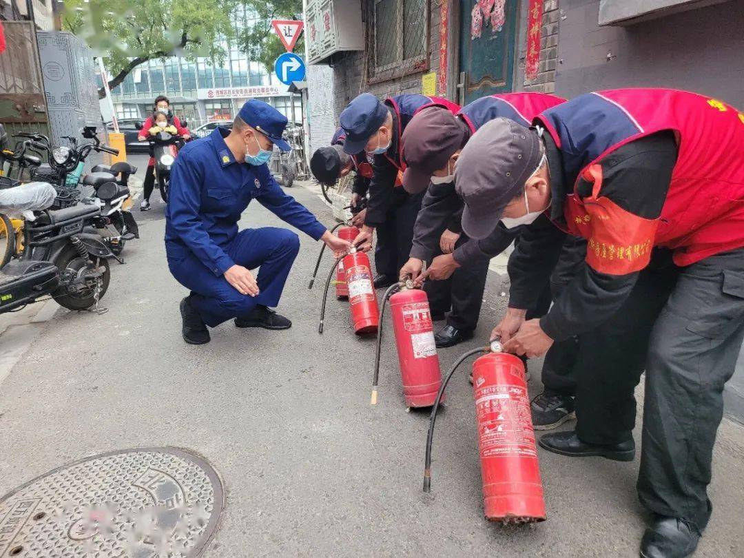 西城大妈变身消防网格安全员,筑牢社区"平安防火墙"_王德_巡查_灭火