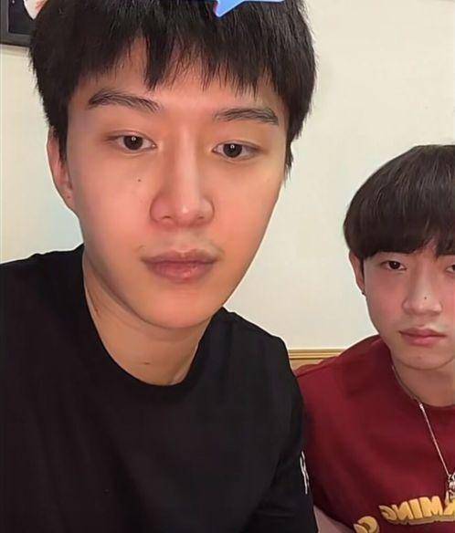 范丞丞凌晨出镜,与黄新淳聊天太逗笑,素颜出镜暴露真实颜值_网友_状态