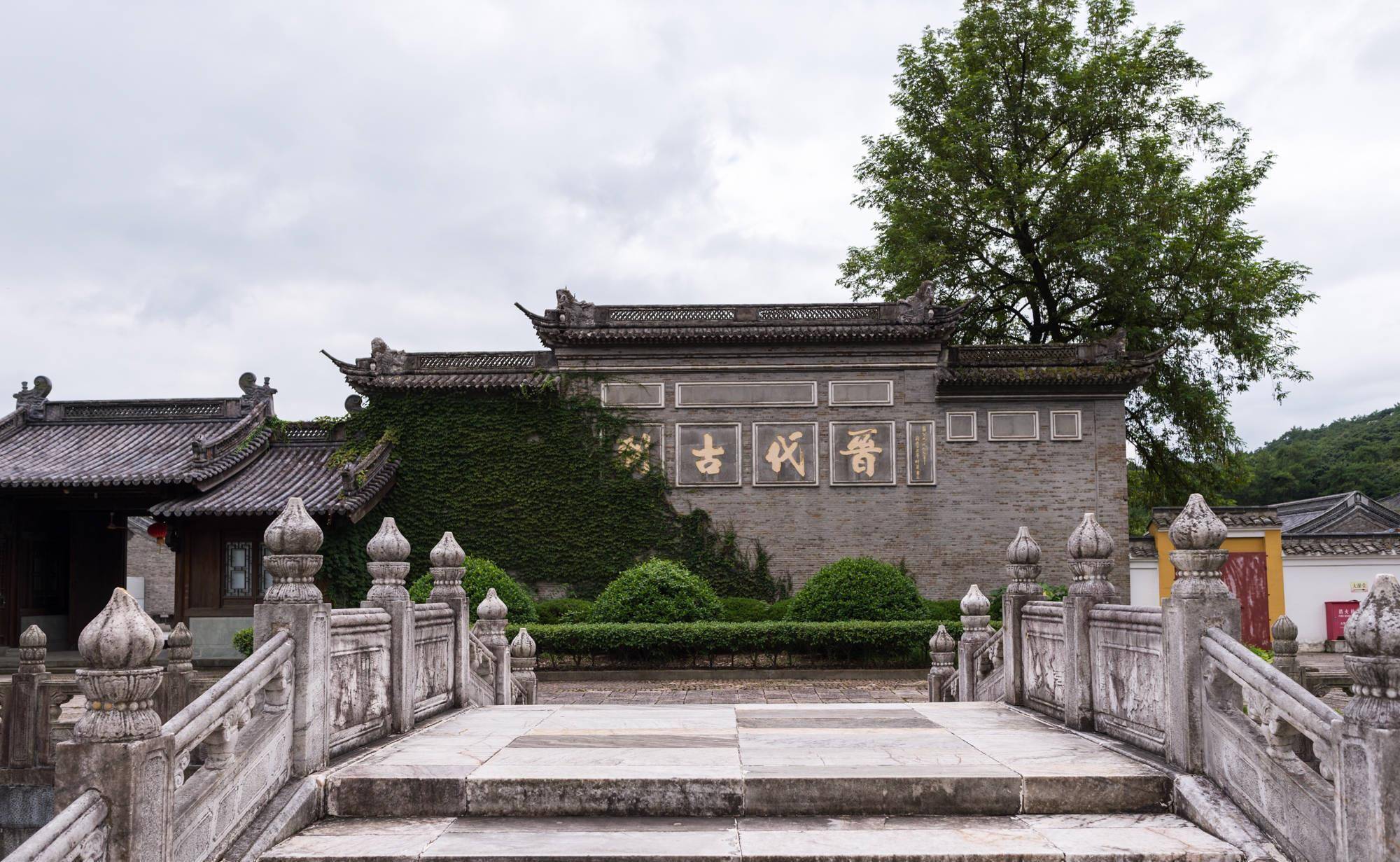 浙江有一座1700多年的古寺，曾是五山十刹之一，却没有游客