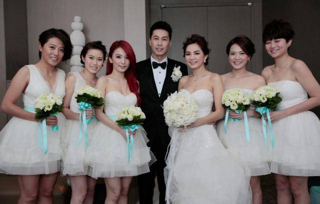 看过了陈妍希杨幂李小璐,才发现她的伴娘团颜值最高,新娘也是~_婚礼