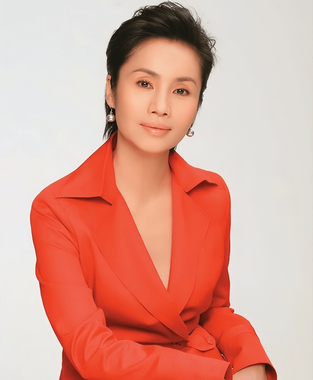 "央视主播"徐俐:34岁带着儿子再婚,做一个示弱的女人也幸福_广播电台