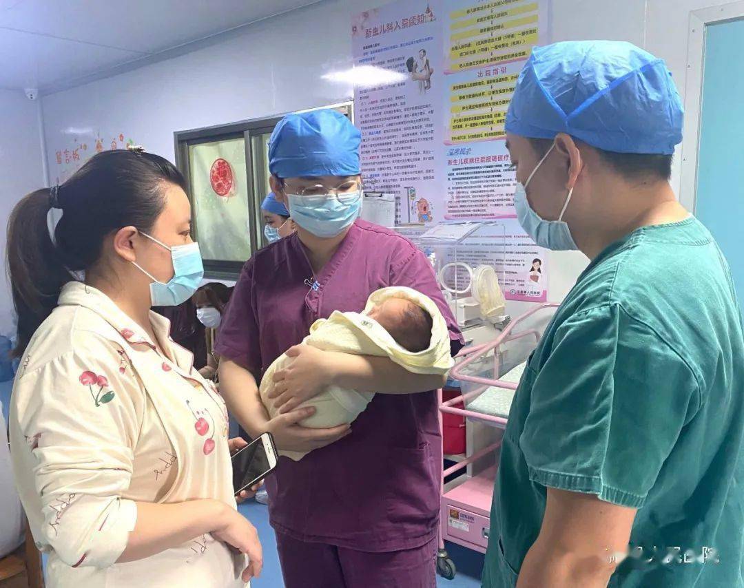 丰顺人民医院收治了,一名出生体重仅3斤的早产儿