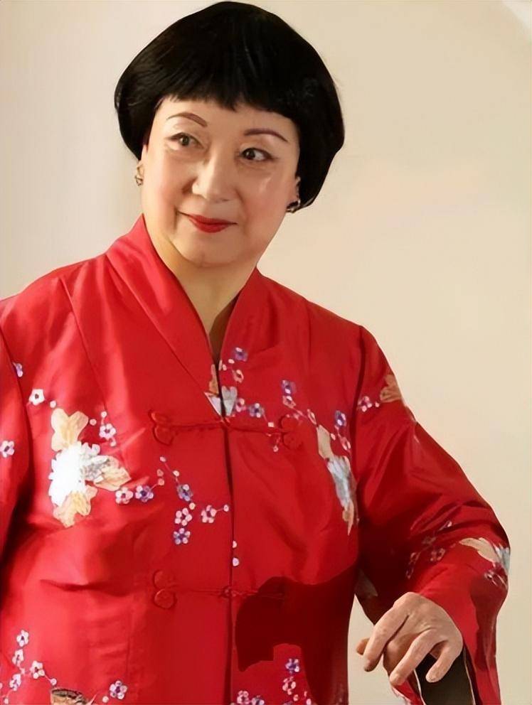 丈夫去世时,杜近芳才60岁,有好心人劝她:儿女满堂不如半路夫妻,希望她
