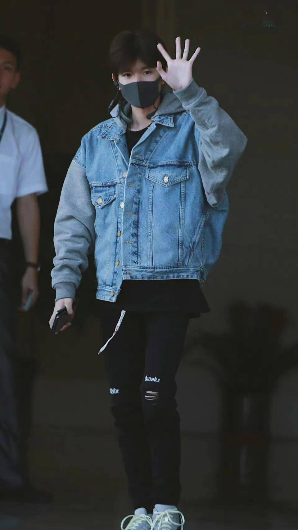 好久没见过的紧腿裤王源_王源